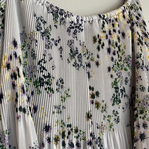 💰3 for $40 💰 Wilfred Talence Off the Shoulder Flowy Top - Picture 6 of 8